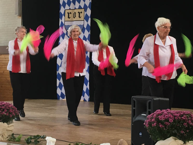 Tanzgruppe des Seniorenzentrums